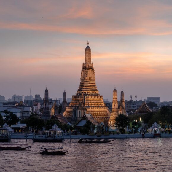 wat arun temple in bangkok