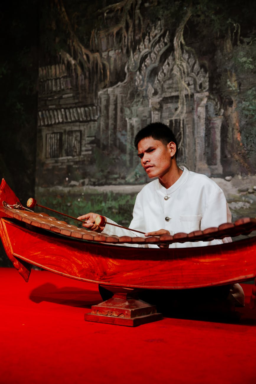 Pexelsphoto19142679 可愛曼谷 narak Club Man Sitting and Playing Traditional Musical Instrument