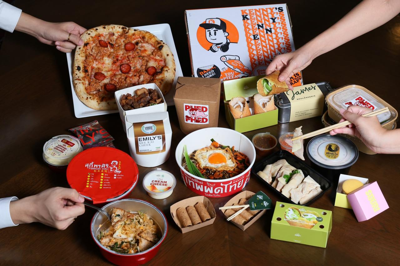 LINEMAN WANGNAI 2026-1 » 可愛曼谷 NARAK.CLUB Overhead View of a Spread of Fast Food and Takeout Boxes Featuring a Pepperoni Pizza Bowls of Noodles Fried Items and Assorted Desserts on a Dark Table